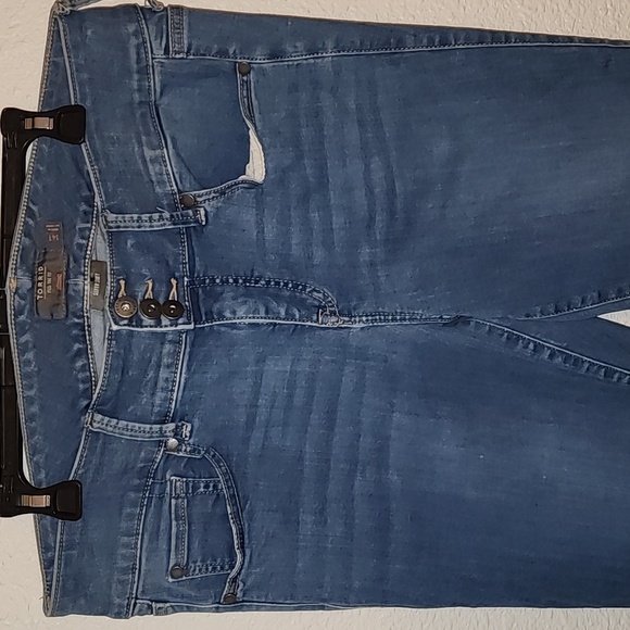Torrid Jegging Super Soft Feel The Fit 14T Distressed Skinny Jeans - Picture 1 of 13